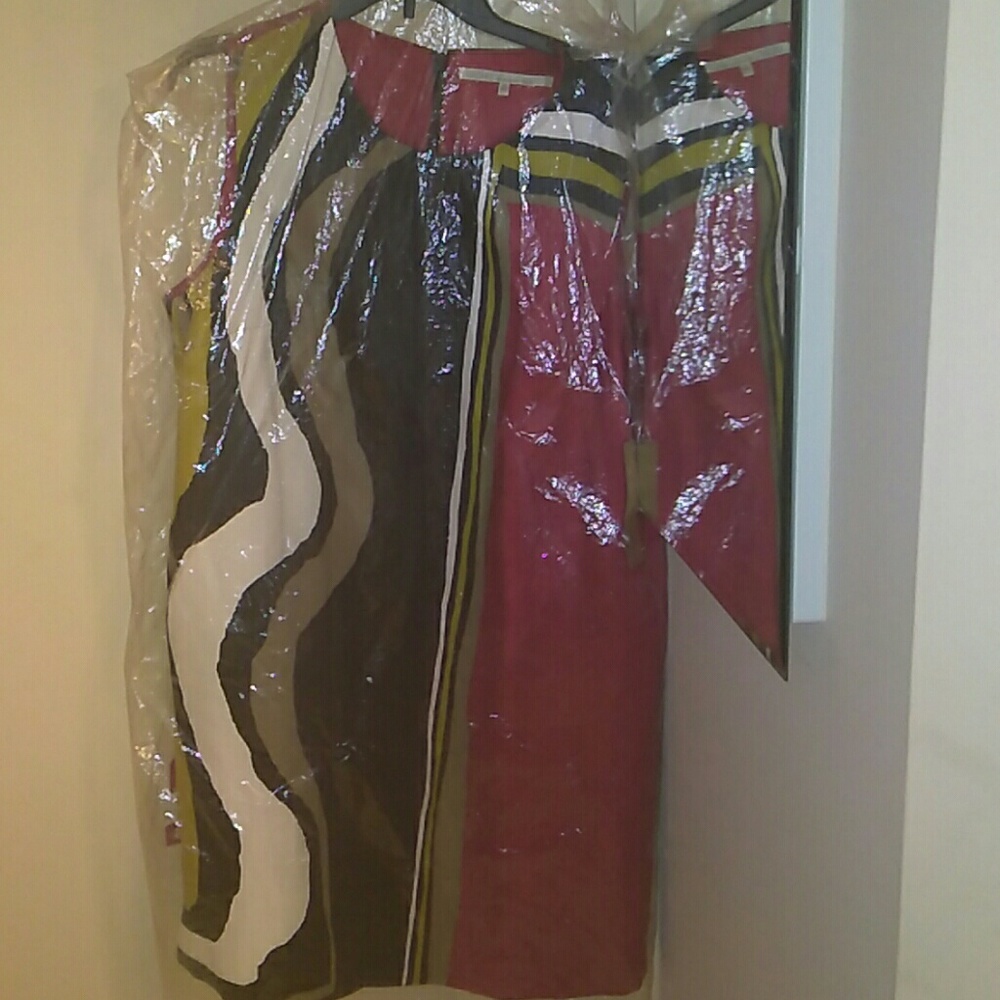 Dress - Picture 2 of 4